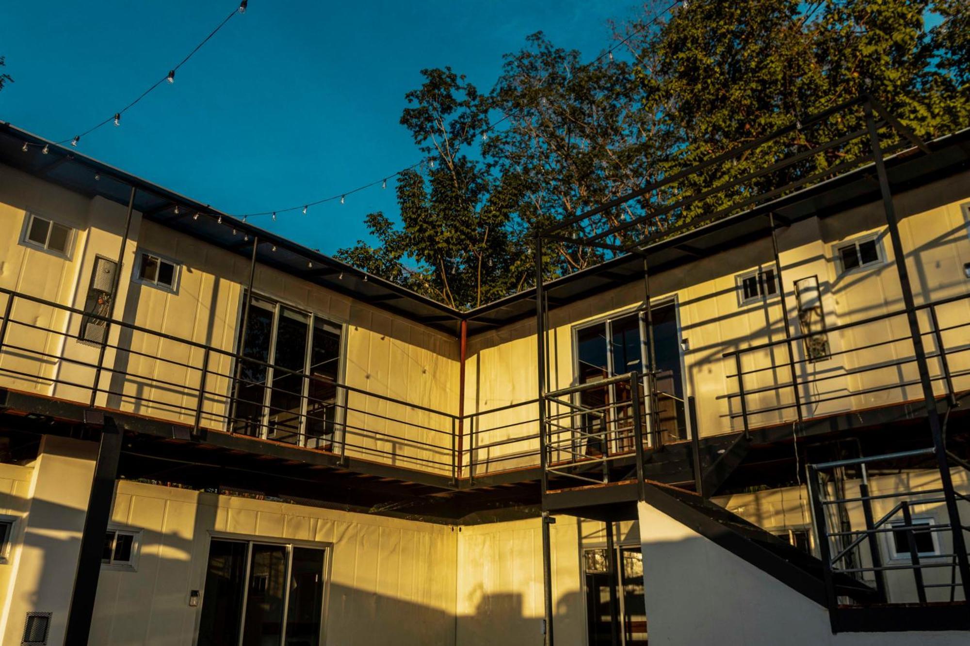 Emi'S Place Container Living อูวีตา ภายนอก รูปภาพ