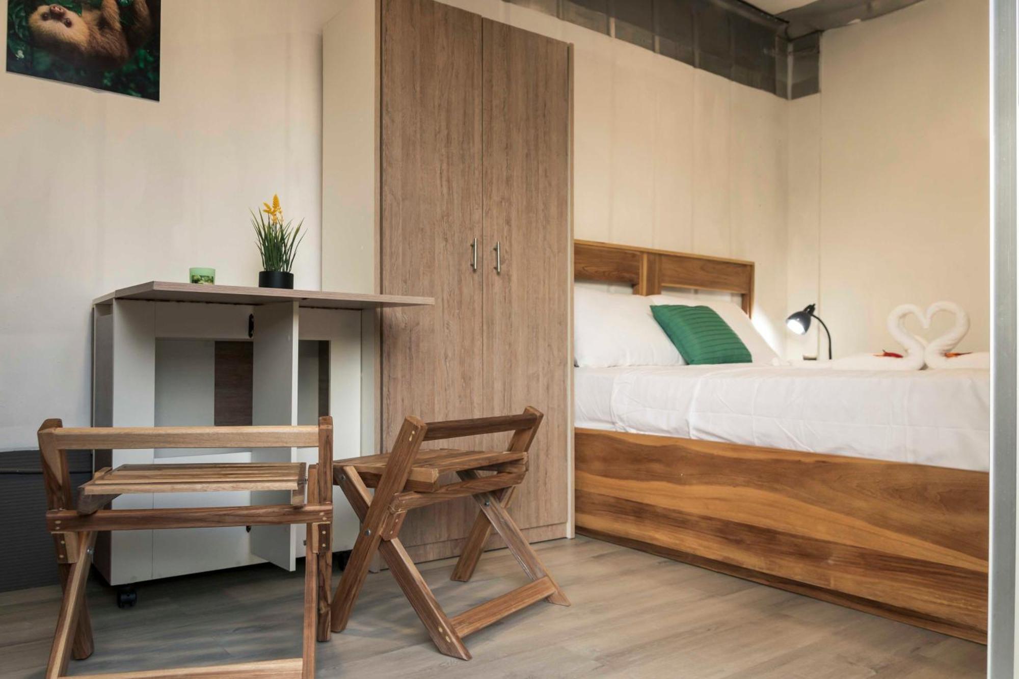 Emi'S Place Container Living อูวีตา ภายนอก รูปภาพ