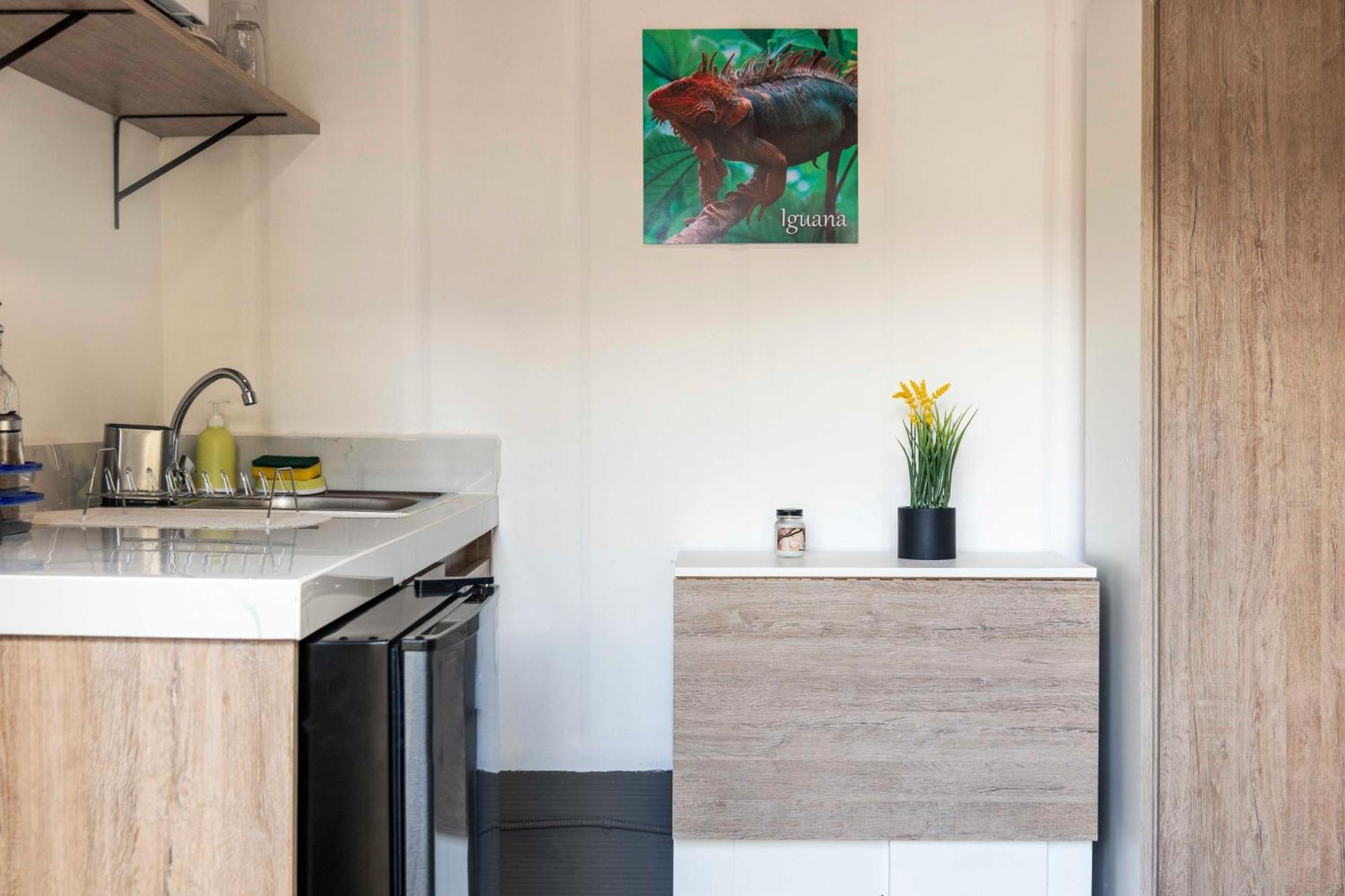 Emi'S Place Container Living อูวีตา ภายนอก รูปภาพ