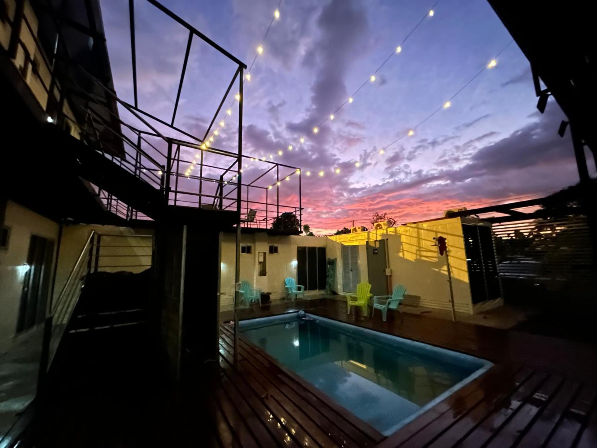 Emi'S Place Container Living อูวีตา ภายนอก รูปภาพ