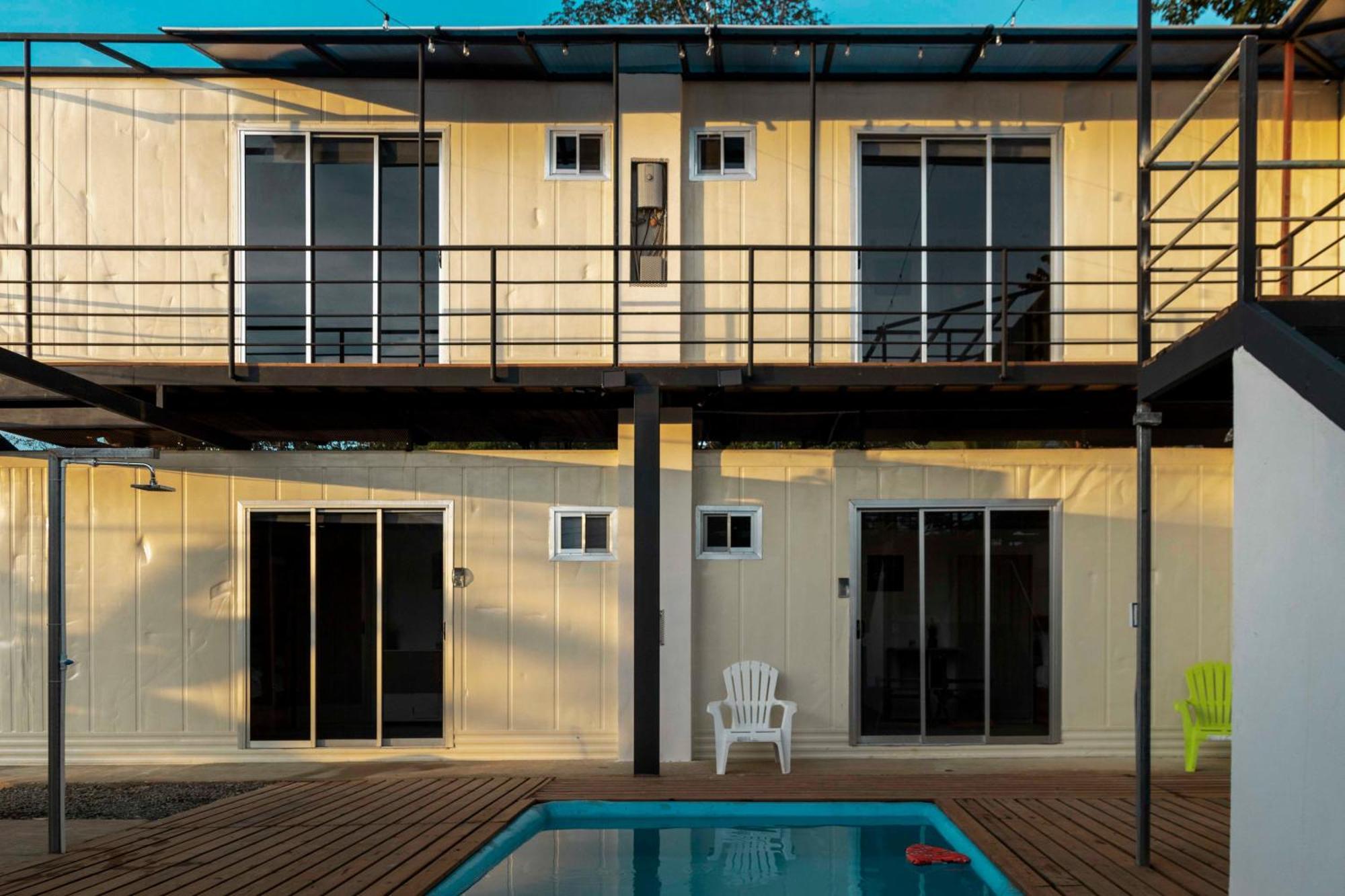 Emi'S Place Container Living อูวีตา ภายนอก รูปภาพ