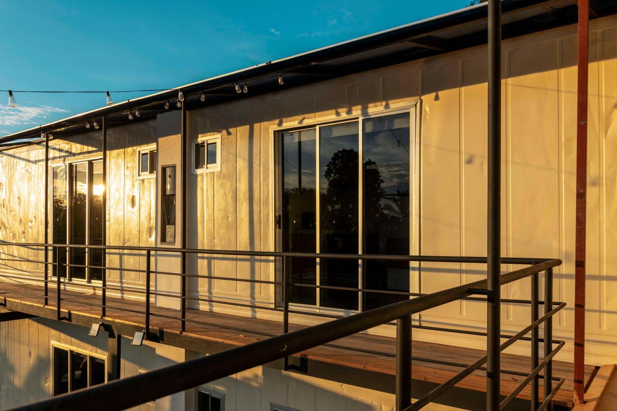 Emi'S Place Container Living อูวีตา ภายนอก รูปภาพ