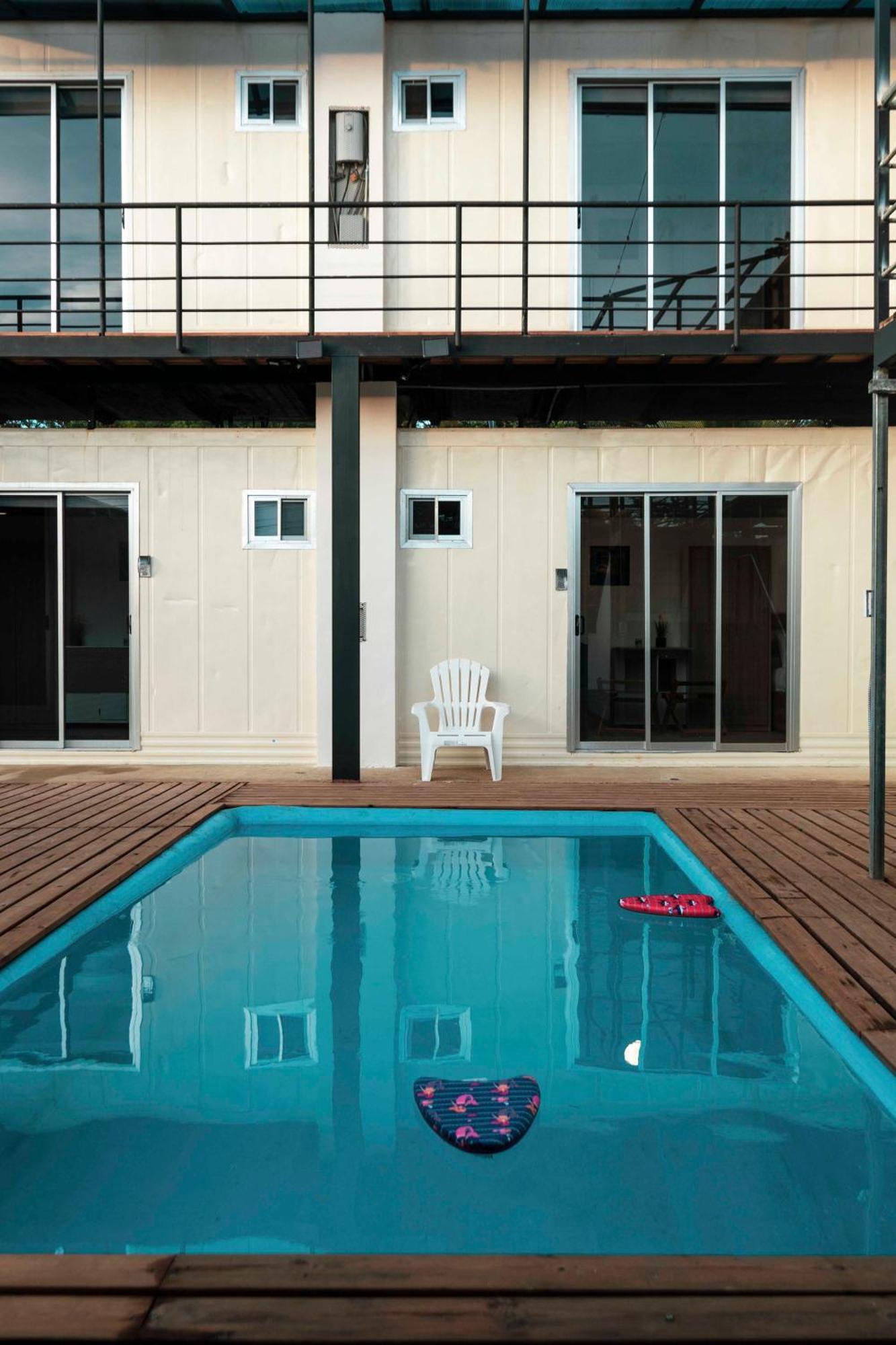 Emi'S Place Container Living อูวีตา ภายนอก รูปภาพ